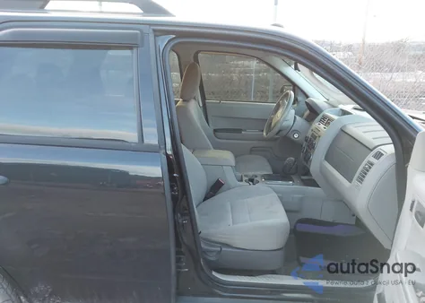 2011 Ford Escape Xlt z USA, uszkodzony, nr VIN 1FMCU9DG8BKB45285